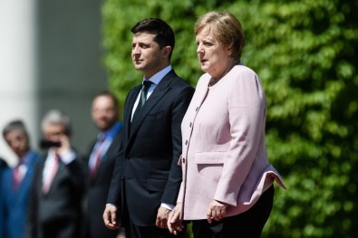 Merkel'in 'Susuz Kaldım' Açıklamasına Doktordan Yalanlama