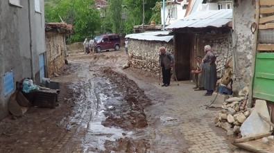 Sandıklı'nın Yavaşlar Köyünde Aşırı Yağış Su Taşkını Ve Sele Neden Oldu