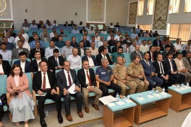 Vali Taşbilek Kelkit'te Muhtarlarla Bir Araya Geldi