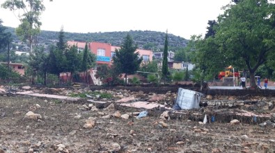 Yağışlar Tarsus'ta Okul İhata Duvarını Yıktı