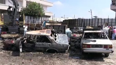 Adana'da İki Hurda Otomobil Yandı