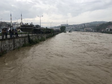 Çay Kıyısında, 'Ya Taşarsa' Nöbeti