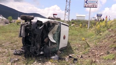 Erzincan'da Kamyonet İle Traktör Çarpıştı Açıklaması 3 Yaralı