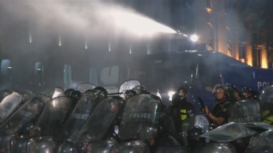 Gürcistan'daki Protestolarda En Az 70 Kişi Yaralandı