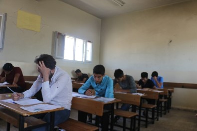 Halep'te 5 Bin Öğrenci Lise Sınavına Girdi