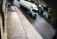 KARADENIZ SAHIL YOLU - Kendini TIR'ın Önüne Attı