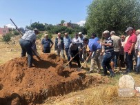 VOLKAN ŞEKER - Kimsesiz Kadının Cenazesine Belediye Sahip Çıktı