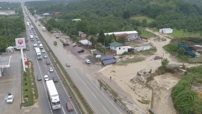 Kocaeli'de Sel Nedeniyle Ulaşıma Kapanan D-100 Karayolu Yeniden Ulaşıma Açıldı