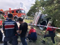 PAMUKKALE - Öğretmenleri Taşıyan Servis Devrildi, Çok Sayıda Yaralı Var