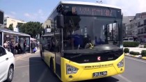 VATANDAŞLıK - Otobüste Unutulan 13 Bin Lirayı Sahibine Teslim Etti