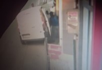 MEHMET ARSLAN - (Özel) Sancaktepe'de Hırsızların Yoldan Geçenlere Aldırmadan Atölyeyi Soyduğu Anlar Kamerada