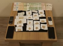 AKKENT - Park Çevresinde Torbacılık Yapan 3 Şahıs Yakalandı