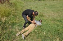 BENZIN - Polisten Kaçarken Tarlada Yakalandı