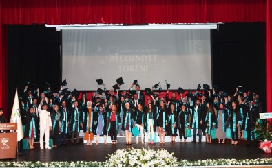 Recep Tayyip Erdoğan Üniversitesi'nde Mezuniyet Coşkusu