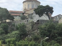 Şiddetli Yağış Ayasofya Camisi'nin Bahçe Duvarını Yıktı