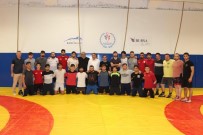 Uysal'dan Güreşçilere Ziyaret