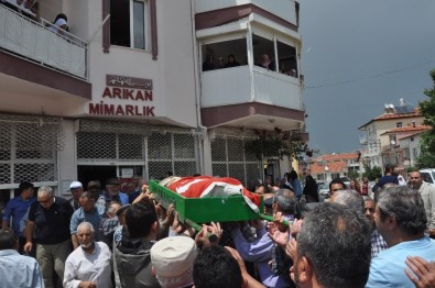 Afyon'daki Kaza Kurşunu Kurbanları Toprağa Verildi