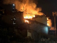 Başkent'te Çıkan Yangında 3 Gecekondu Birden Yandı