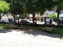 Diyarbakır'da Parkta Oturan 2 Kişiye Silahlı Saldır Açıklaması 1'İ Ağır 2 Yaralı Haberi
