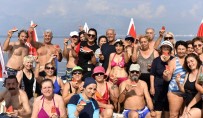 PıNAR AYDıN - Muratpaşa Belediyesi'nden Falez Plajında Su Jimnastiği