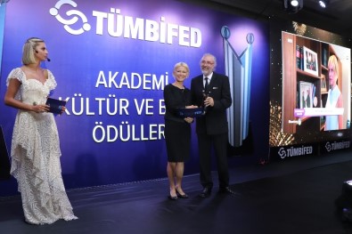 Prof. Dr. Zehra Neşe Kavak'a, TÜMBİFED Jüri Özel Ödülü
