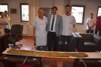 YUMURTA - Yeni Başkanı Ziyarete 2 Metre 25 Santim Pideyle Gitti