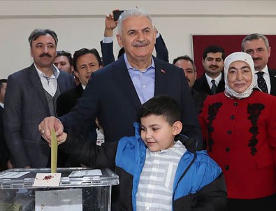 AK Parti ve Cumhur İttifakı adayı Yıldırım oyunu kullandı