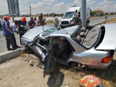 Aksaray'da Otomobil Direğe Çarptı Açıklaması 3 Ölü