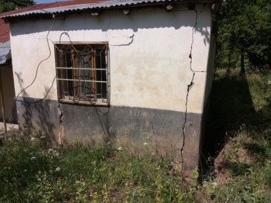 Bingöl'de Heyelan Nedeniyle İki Ev Boşaltıldı