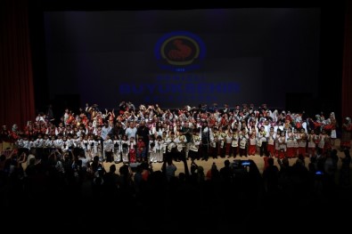 Denizli Büyükşehirden 300 Dansçı İle Unutulmaz Gece