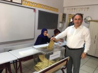 VATANDAŞLıK - Eski Milletvekili Ve İşadamı Demir, Oyunu Kullandı