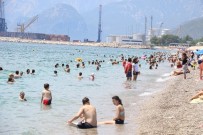 TENHA - Günlük Yolcu Sayısında Tüm Zamanların Rekorunu Kıran Antalya'da Sahiller Doldu Taştı