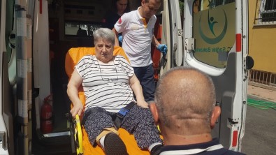 İstanbul'da 112 Ekipleri Hasta Ve Engelli Vatandaşları Sandığa Taşıdı