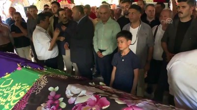 Menderes Türel'in Annesinin Cenazesi Toprağa Verildi