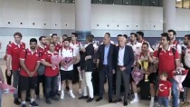VOLEYBOL FEDERASYONU - Şampiyon Voleybolcular Yurda Döndü