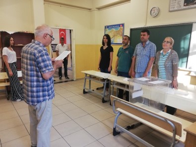 Sandık Görevlileri 'Sandık Yemini' Etti