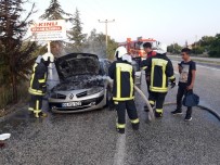 KARAHISAR - Seyir Halindeyken Yanan Otomobil Hurdaya Döndü