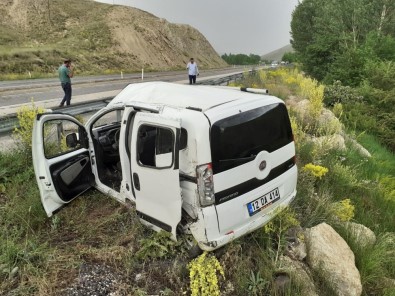 Sivas'ta Trafik Kazası 1'İ Ağır 3 Yaralı