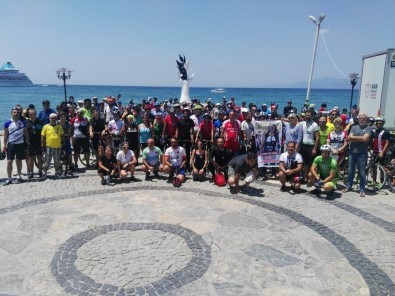 Trafik Terörü Kurbanı Bisikletçiler İçin Kuşadası'nda Protesto