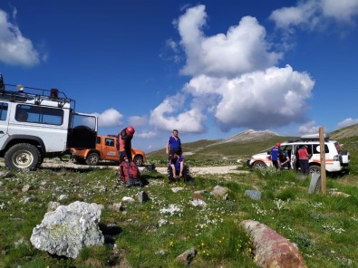 Uludağ'da Yaralanan Turistlerin İmdadına Kurtarma Ekipleri Yetişti