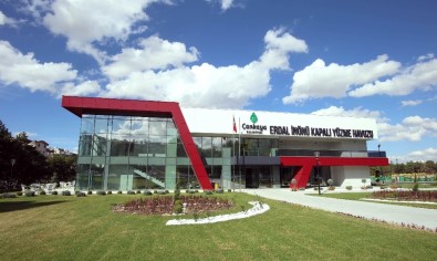 Çankaya'da Yüzme Havuzuna Yoğun İlgi