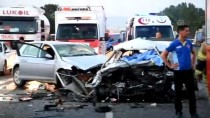 İzmir'de İki Otomobil Çarpıştı Açıklaması 3 Ölü, 1 Yaralı