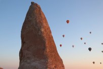 Kapadokya'da Balonların Gökyüzünde Muhteşem Dansı