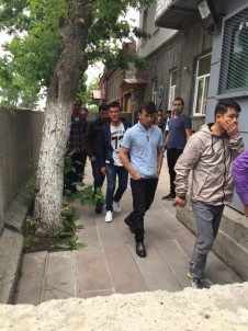 Kars'ta, Yasa Dışı Yollarla Yurda Giren 44 Düzensiz Göçmen Yakalandı