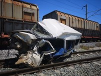 YÜK TRENİ - Mersin'de Tren Kazası Açıklaması 1 Ölü, 4 Yaralı