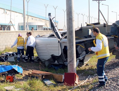 Mersin'de tren kazası! Ölü ve yaralılar var