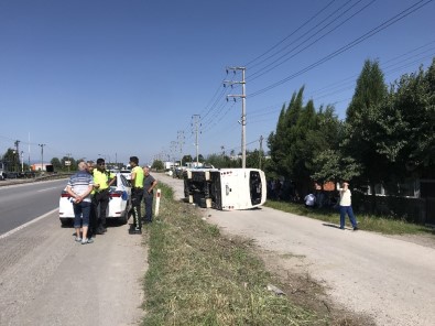 Sakarya'da İşçi Servisi Devrildi Açıklaması 4 Yaralı