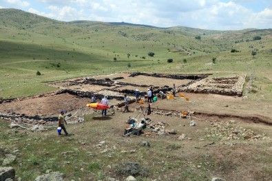 Arkeolojik Kazıda 'Testi Kebap' İzledi