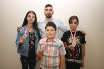 NECİP FAZIL KISAKÜREK - Beyşehir'in Şampiyon Sporcuları İlçenin Gururu Oldu