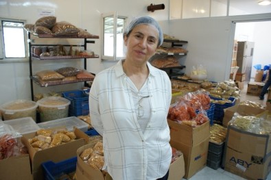 Dut Yapraklı, Nohut Unundan Makarna İmal Ediyor